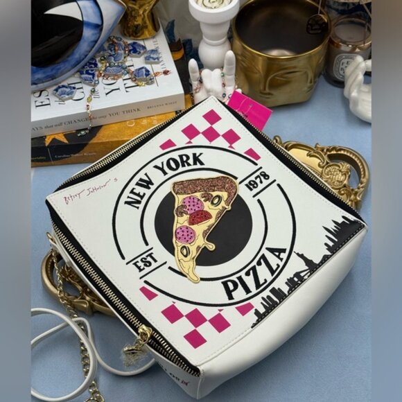 🆕 BETSEY JOHNSON 🧿 NWT A Matter Of Crust Novelty NYC Pizzabox Crossbody Bag - Picture 14 of 16